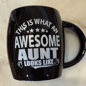 NWT Cute Ceramic 11-ounce Mug for any Awesome Aunt, black/white